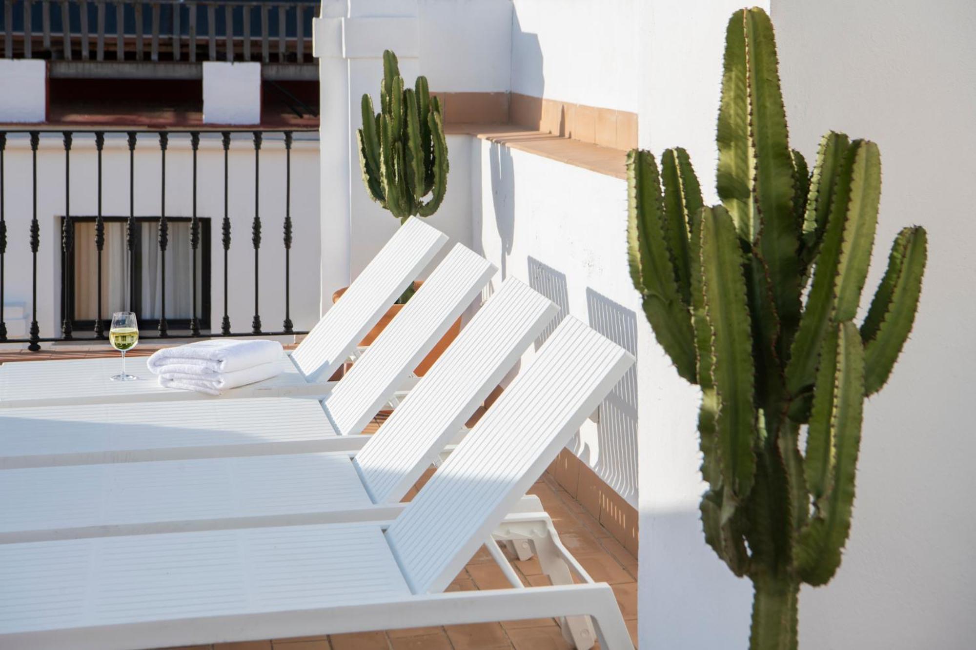 Magno Apartments Almansa Seville Exterior photo