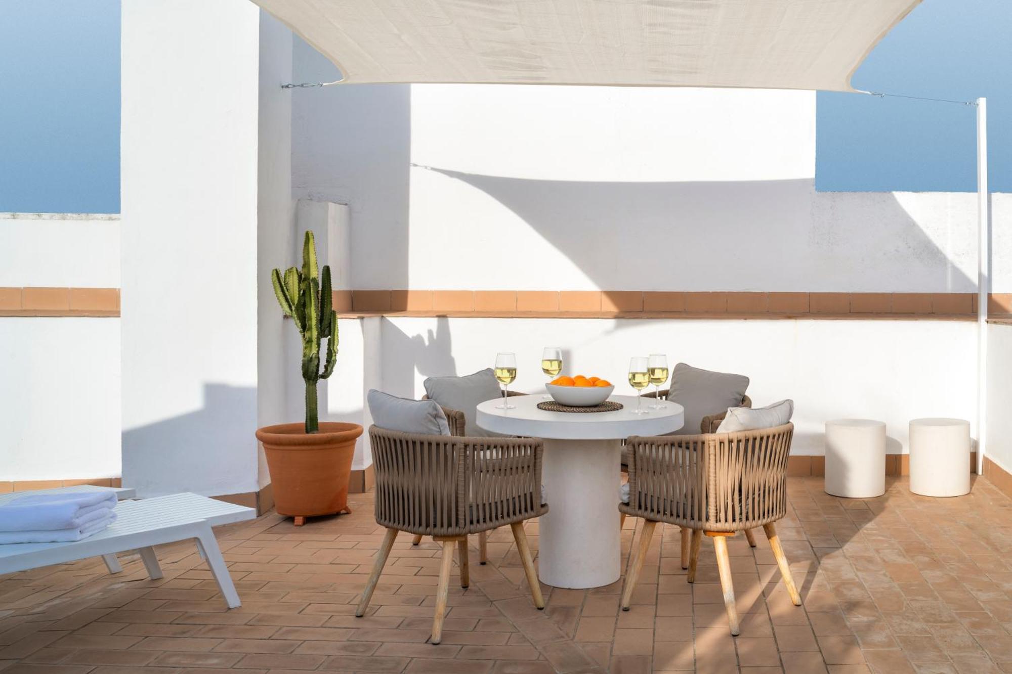 Magno Apartments Almansa Seville Exterior photo
